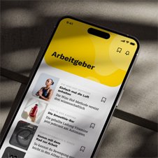 Smartphone zeigt die Seite eines Arbeitgeberportals