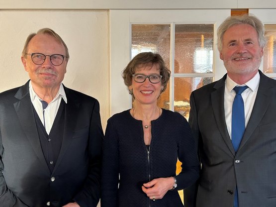 Dietrich von Reyher, bisheriger alternierender Verwaltungsratsvorsitzender des BKK Landesverbandes S&uuml;d (Arbeitgebervertreter), Dr. Gertrud Prinzing, neue alternierende Verwaltungsratsvorsitzende des BKK Landesverbandes S&uuml;d (Arbeitgebervertreterin), Andreas Strobel, alternierender Verwaltungsratsvorsitzender des BKK Landesverbandes S&uuml;d (Versichertenvertreter) &copy; Copyright BKK Landesverband S&uuml;d 