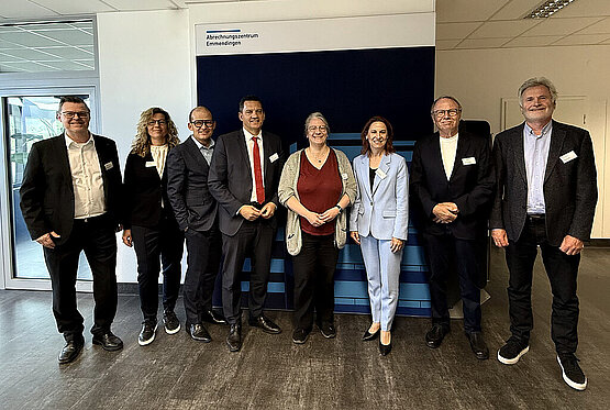 Gruppenfoto (v.l.n.r.): Tobias Dickreuter, Gabriele Molitor, Thomas Schönbucher, Dr. Johannes Fechner MdB, Martina Fuhrmann, Jacqueline Kühne, Dietrich von Reyher, Andreas Strobel © Abrechnungszentrum Emmendingen