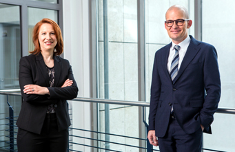 Interner Link zu der Seite: Vorstand Jacqueline Kühne, Vorstand BKK Landesverband Süd und Thomas Schönbucher, Stv. Vorstand BKK Landesverband Süd